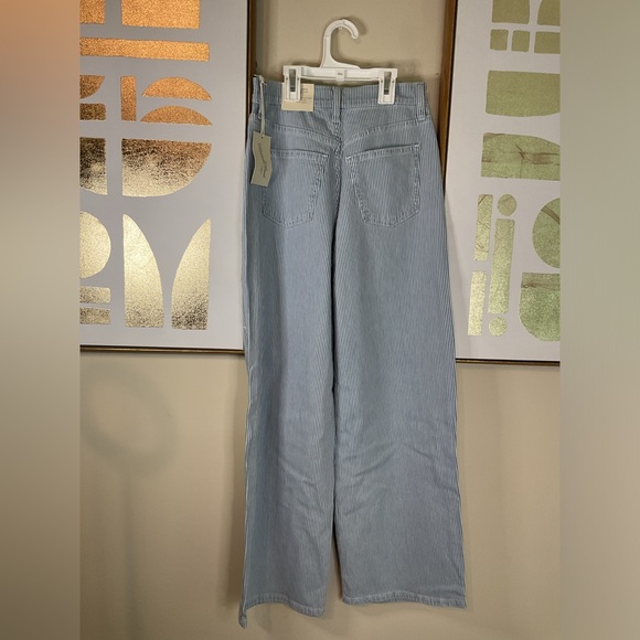 NWT Women's High-Rise Wide Leg Jeans -
Universal Thread Light Blue size 00 - Picture 5 of 11